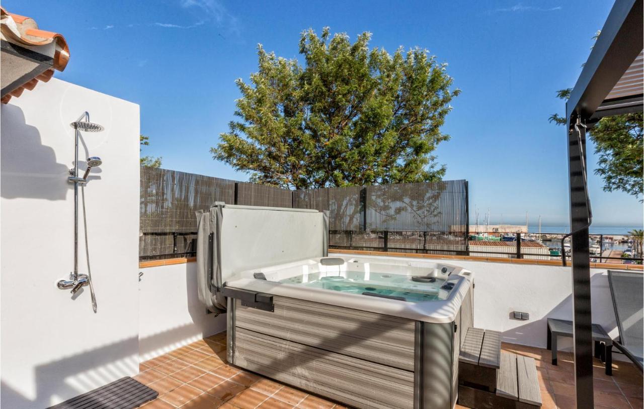 Gorgeous Home In Marbella With Kitchen Ngoại thất bức ảnh